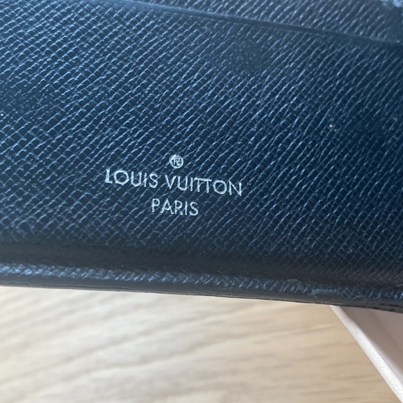 Mens Louis Vuitton Wallet - Picture 7 of 7